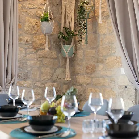 Villa Olympia, 4 Bedroom For Up To 14 Persons, 400 Meters From The Long Sandy *