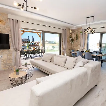 Villa Olympia, 4 Bedroom For Up To 14 Persons, 400 Meters From The Long Sandy *