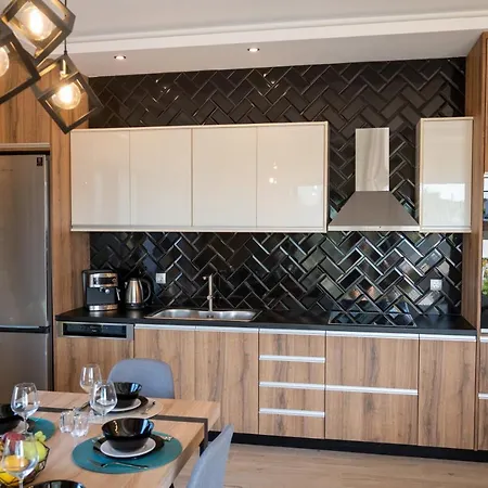 Olympia, 4 Bedroom For Up To 14 Persons, 400 Meters From The Long Sandy *