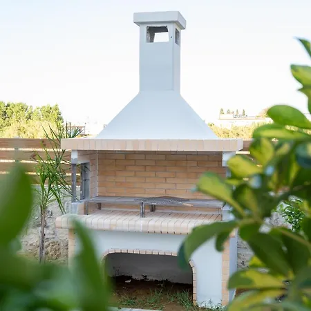 Olympia, 4 Bedroom For Up To 14 Persons, 400 Meters From The Long Sandy Villa