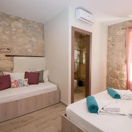Olympia, 4 Bedroom For Up To 14 Persons, 400 Meters From The Long Sandy Villa