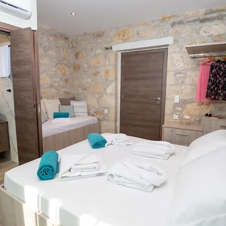 Villa Olympia, 4 Bedroom For Up To 14 Persons, 400 Meters From The Long Sandy *