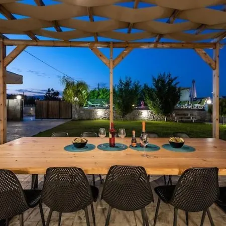 Olympia, 4 Bedroom For Up To 14 Persons, 400 Meters From The Long Sandy * Paralia Kourna