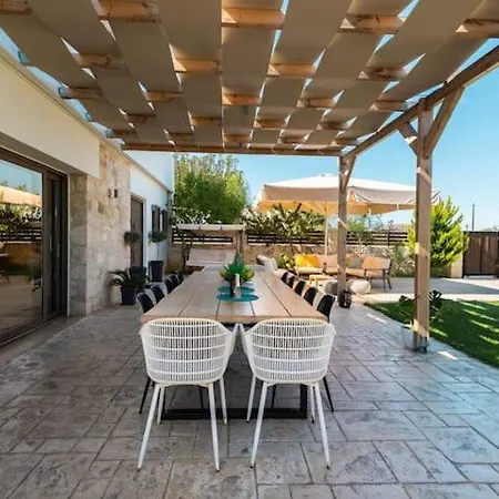 Villa Olympia, 4 Bedroom For Up To 14 Persons, 400 Meters From The Long Sandy Paralia Kourna