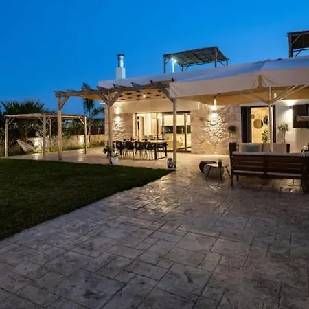 Olympia, 4 Bedroom For Up To 14 Persons, 400 Meters From The Long Sandy *