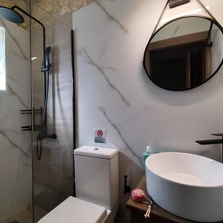 Olympia, 4 Bedroom For Up To 14 Persons, 400 Meters From The Long Sandy *