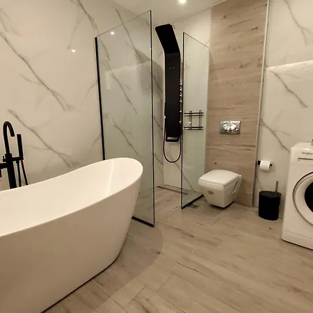 Olympia, 4 Bedroom For Up To 14 Persons, 400 Meters From The Long Sandy